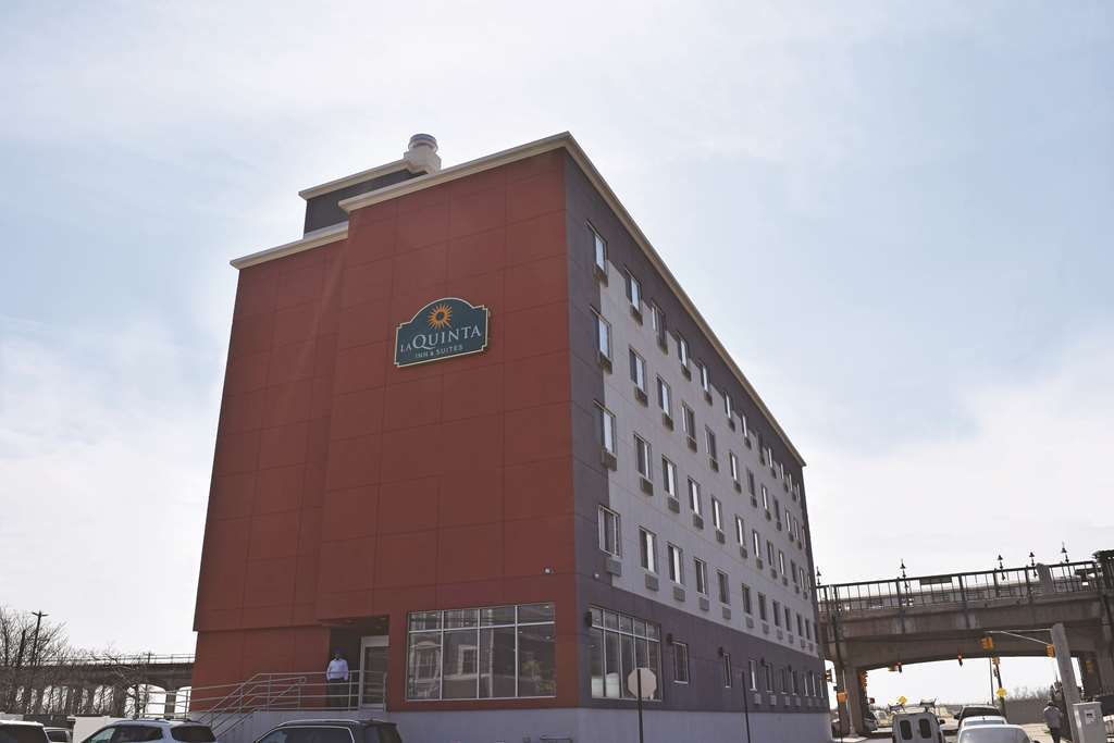 La Quinta Inn & Suites Far Rockaway - Beach Hotel New York Dış mekan fotoğraf