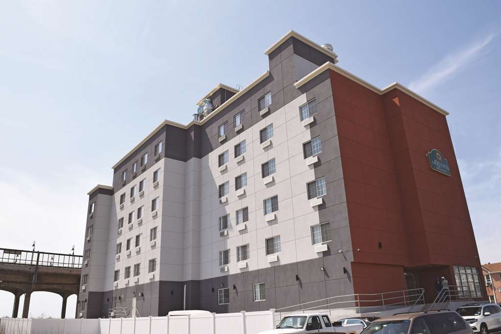 La Quinta Inn & Suites Far Rockaway - Beach Hotel New York Dış mekan fotoğraf